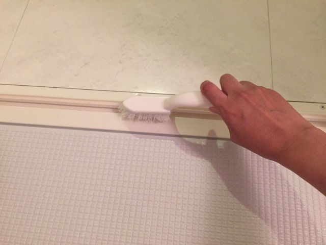 放っておくと後で困る お風呂場のドアの掃除方法 東京ガス ウチコト