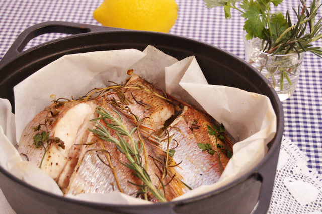 ダッチオーブンレシピ 真鯛の釜焼きハーブ風味 東京ガス ウチコト