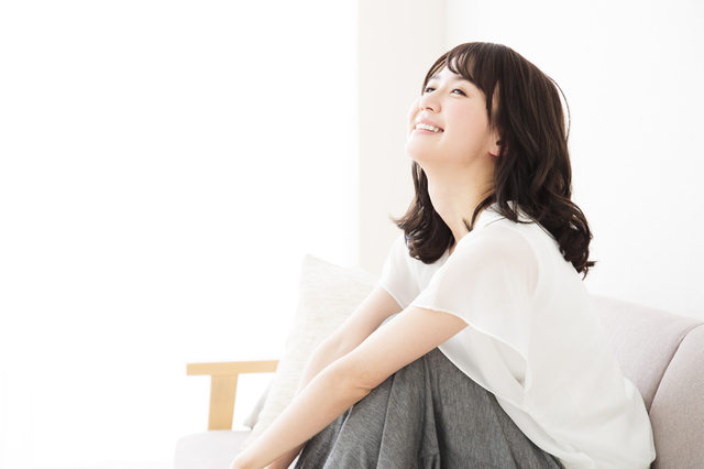 リラックスする女性