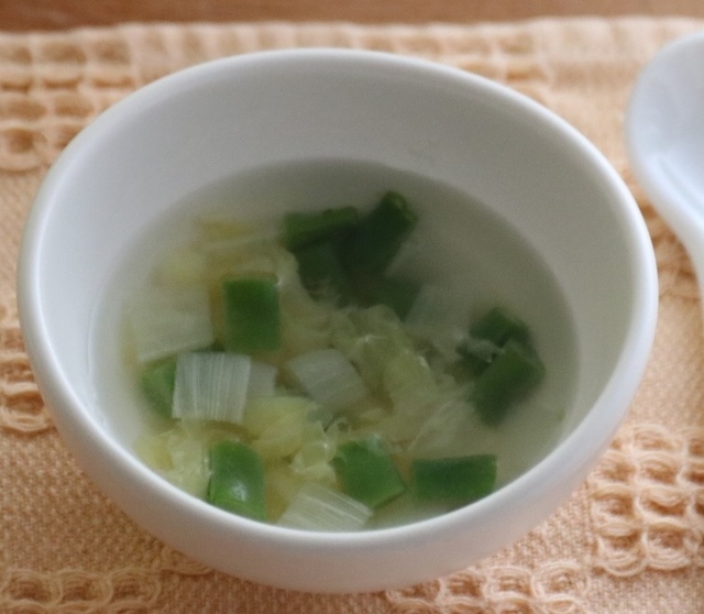 野菜を1cm大に切って味付けする