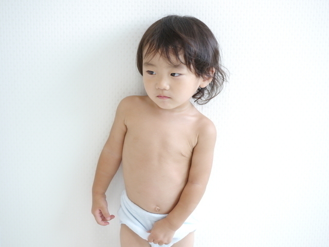 下着姿の子ども