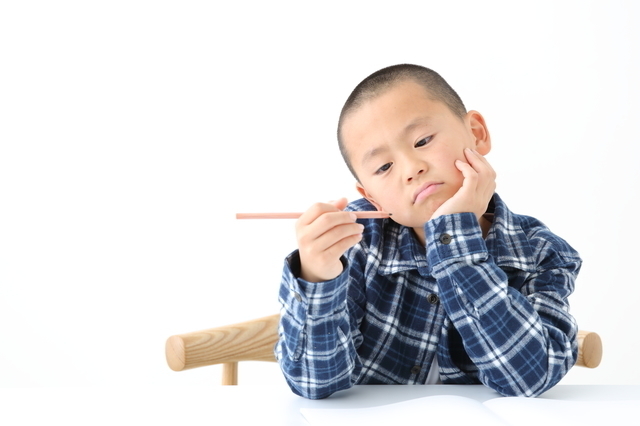 悩む子ども