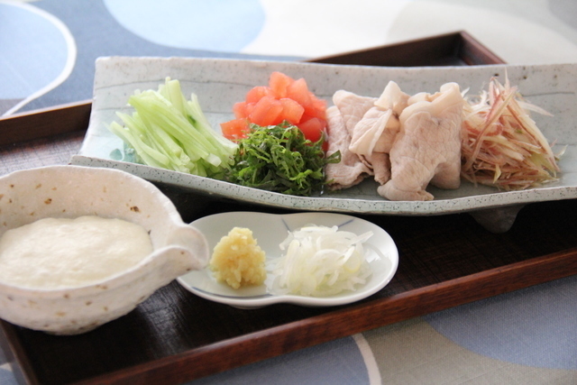 うどんと共に冷しゃぶと薬味