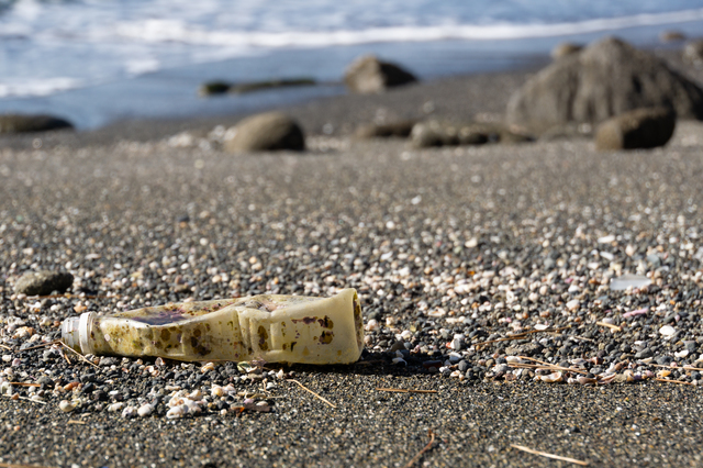 海洋に流れ出たプラスチックごみ