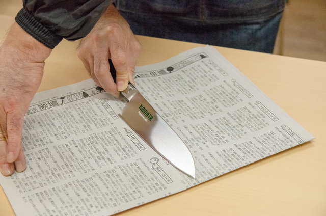 新聞紙で仕上げする