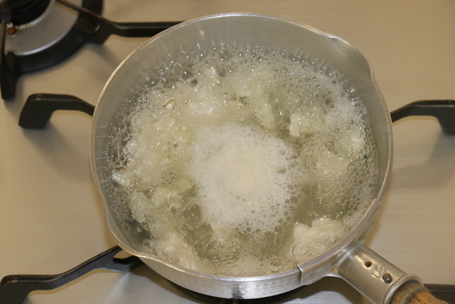絹ごし豆腐を茹でる