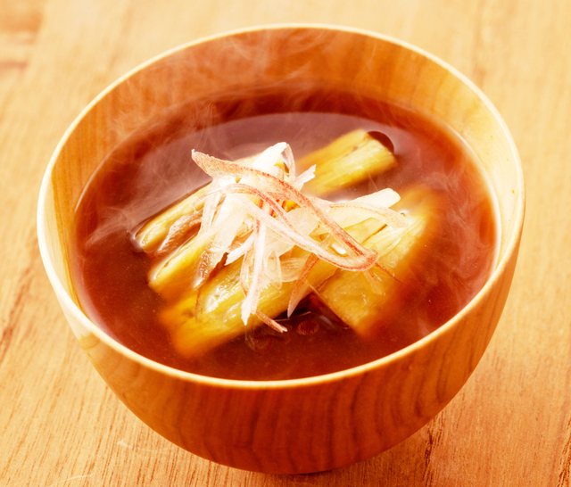 茄子とみょうがの赤だし