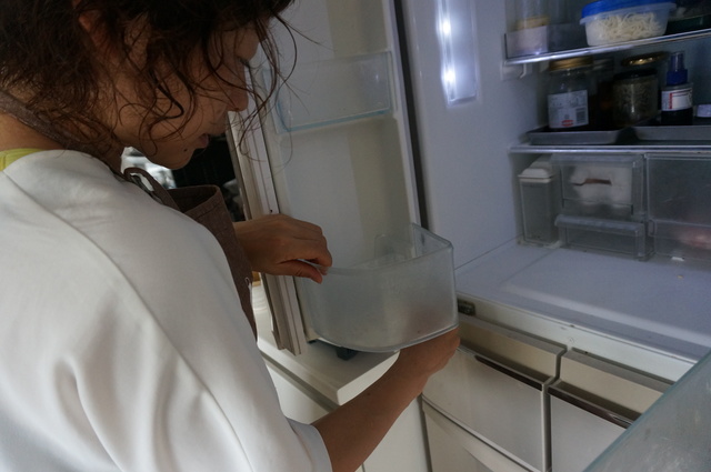 予約の取れない家政婦に聞く 冷蔵庫は分解して掃除する プロの掃除術とは 東京ガス ウチコト