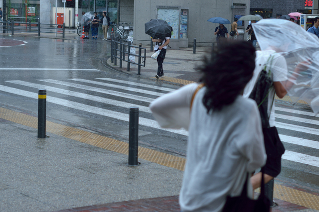 強い雨風