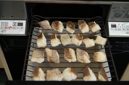 白身魚をグリルで焼く