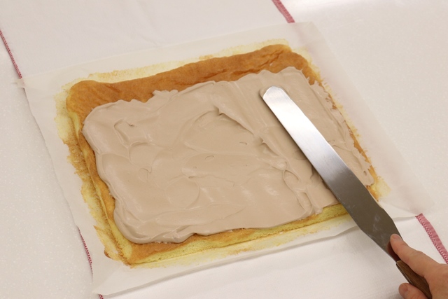 クリームを塗る