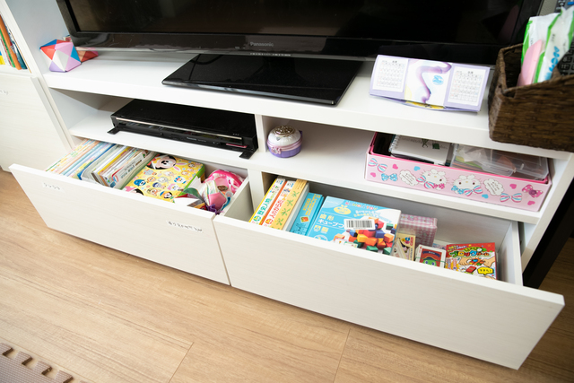 テレビ下部の収納