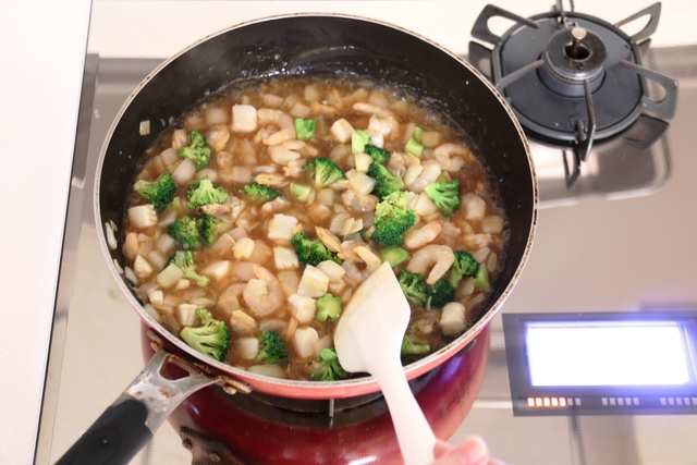 中火で混ぜながら煮る