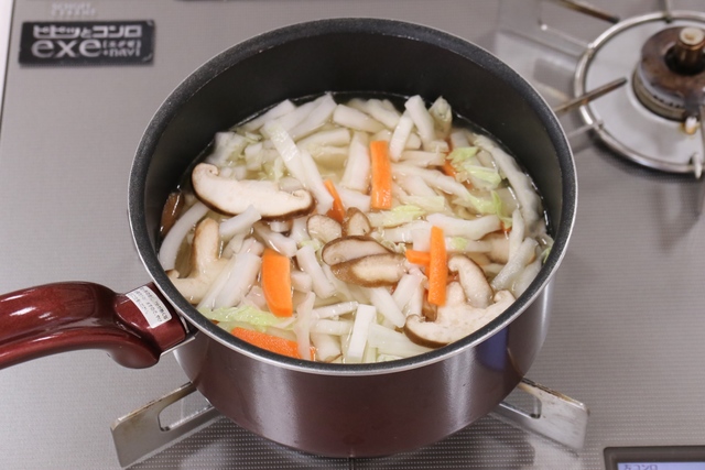 調理タイマーを10分に設定して煮る
