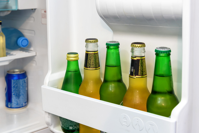 冷蔵庫のドアポケットに収納したビール