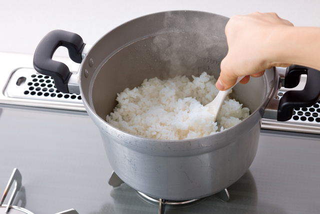 自動炊飯機能でご飯を炊く