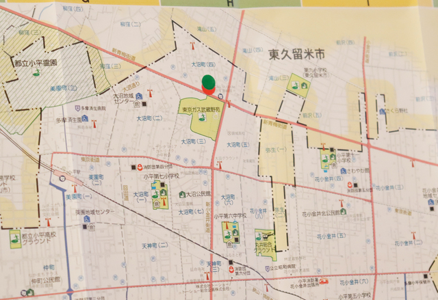 避難場所にシールを貼る