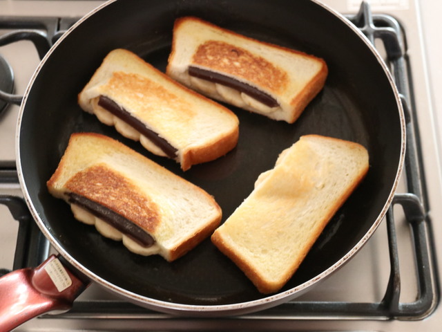 フライパンで焼色がつくまで両面焼く