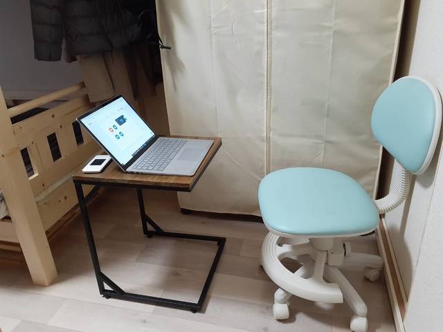 記者が子ども部屋に一時的に作ったWEB会議スペース