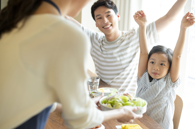 家族の食事風景