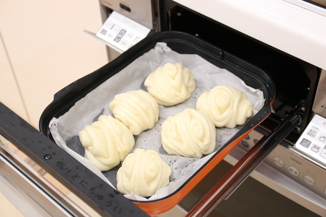 キャセロールに並べて蒸し焼きにする