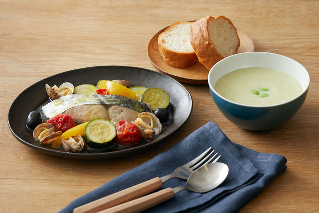 「魚介と夏野菜のアクアパッツァ」と「枝豆の冷製スープ」