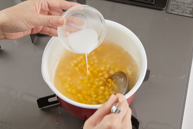 水溶き片栗粉でとろみをつける