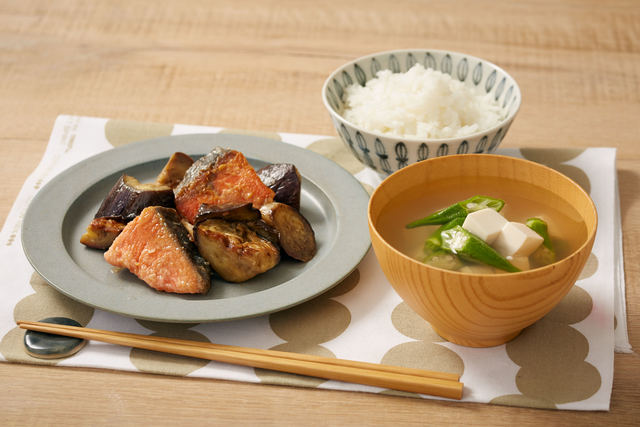 「鮭となすのレモンバター醤油」と「豆腐とオクラの簡単お吸い物」