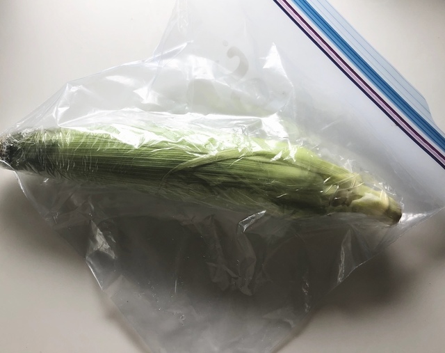 冷凍用保存袋に入れる