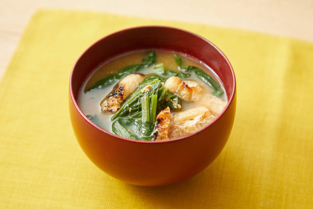 「ホウレン草と焼き油揚げの味噌汁」