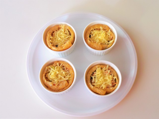 ピザ用チーズを散らして焼く