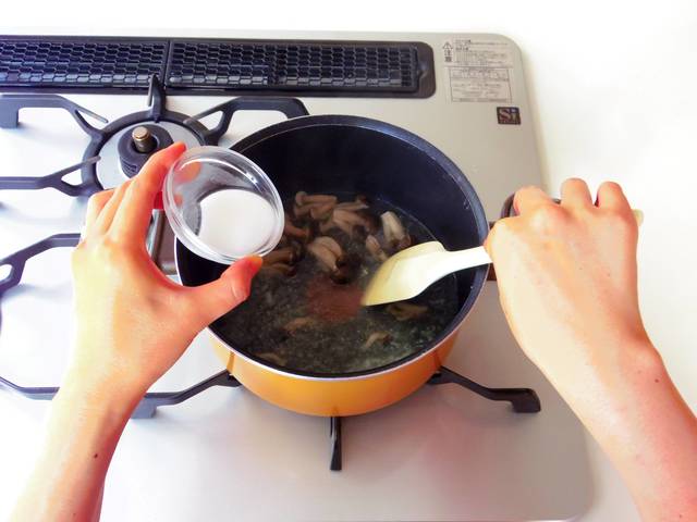 水溶き片栗粉を加えてとろみをつける