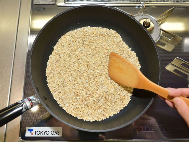 オートミールを炒る