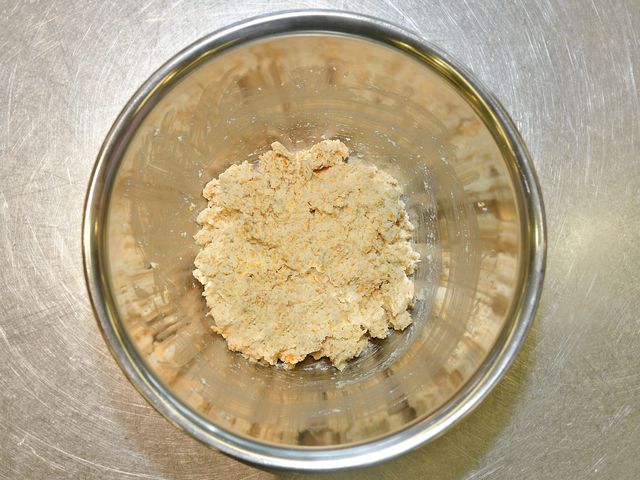 オートミールと豆腐をよく混ぜた状態