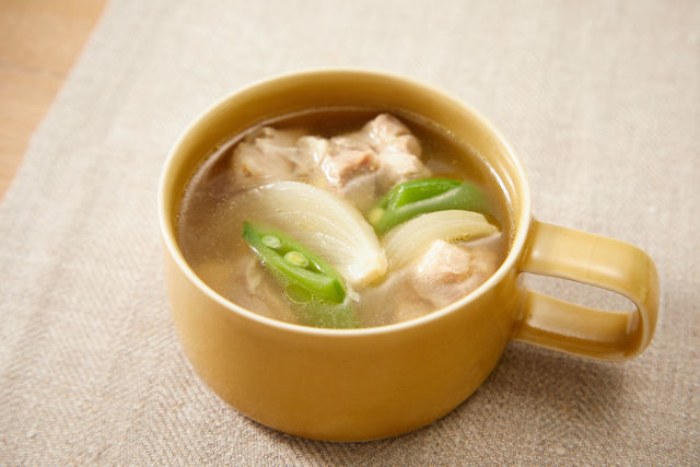 鶏肉と新たまねぎのスープ