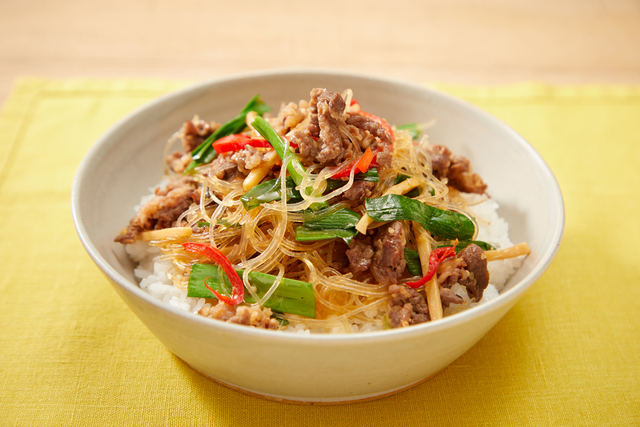 チャプチェ丼