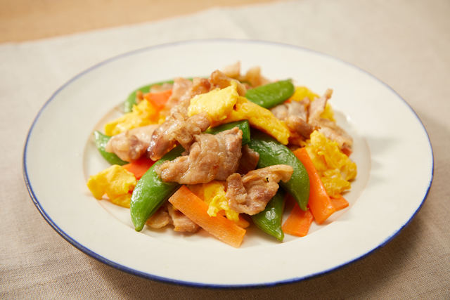 スナップエンドウと豚肉の卵炒め