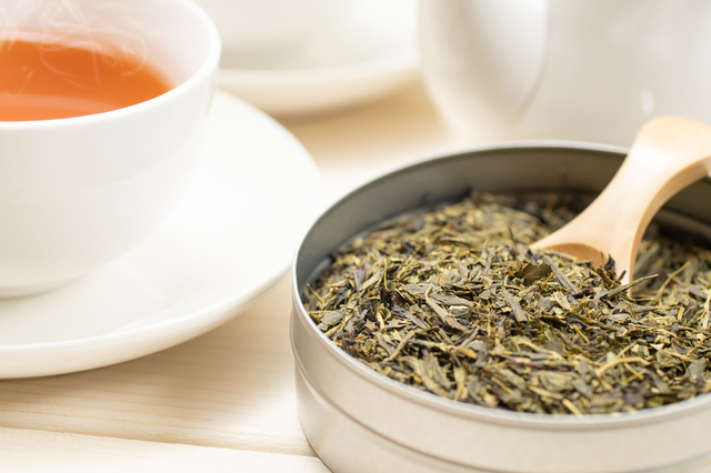 紅茶の茶葉と紅茶