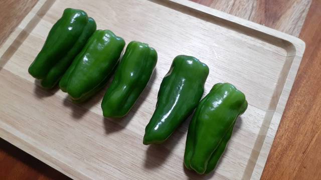 個包装+ビニール袋で1週間野菜室で保存したピーマン