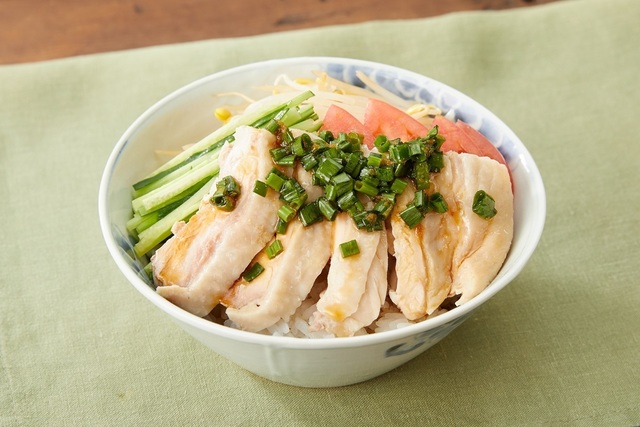 やわらか茹で鶏丼