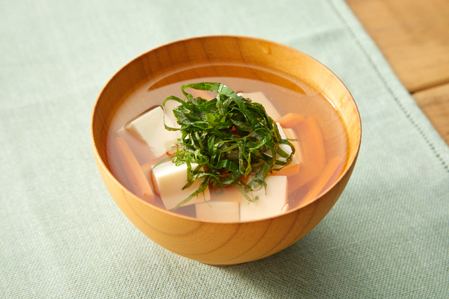豆腐と青じそのお吸いもの