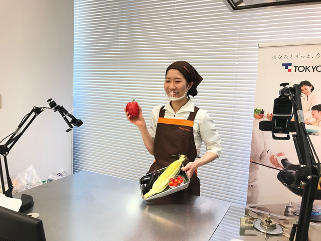 東京ガスオンライン料理教室講師の様子