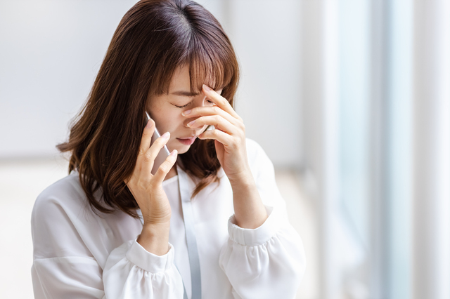 ストレスを抱える女性のイメージ