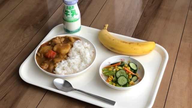 学校給食のイメージ