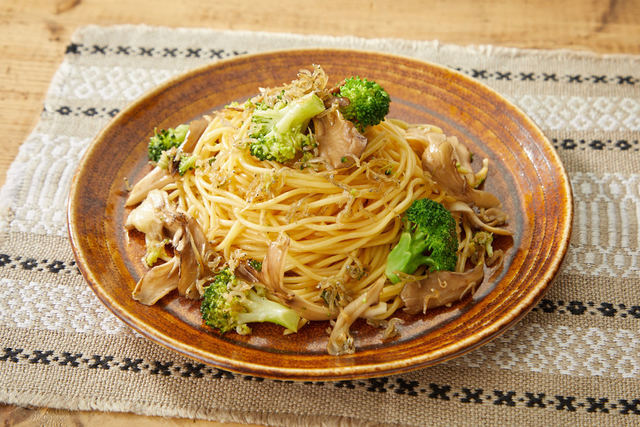 カリカリじゃことブロッコリーのパスタ