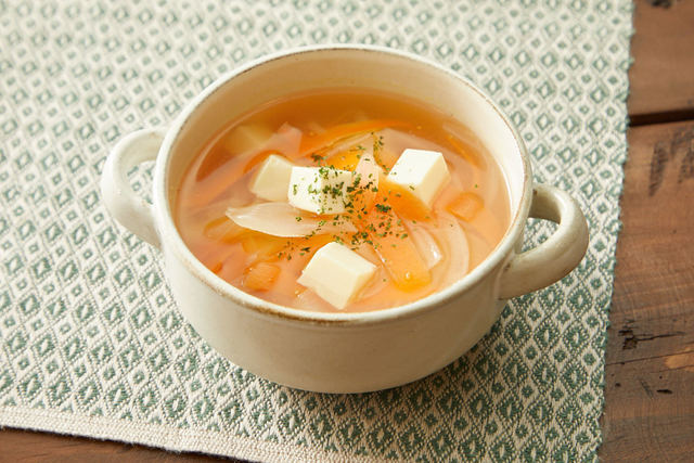 にんじんと豆腐のコンソメスープ