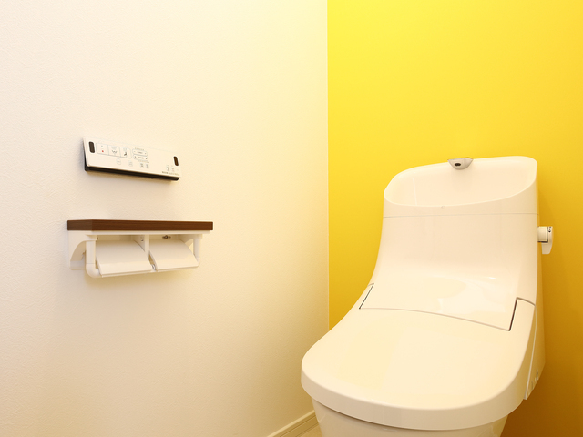 アクセントクロスにしたトイレの壁紙