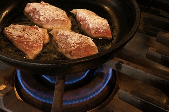 鯖をソテーする