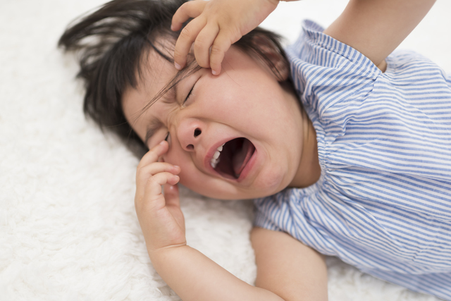 泣いている子ども