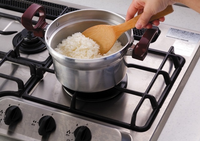 ご飯を炊く